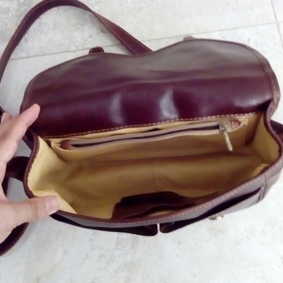 🎉🎉HP💃💃Piké Leather Shoulder Bag 👜 - Picture 10 of 14